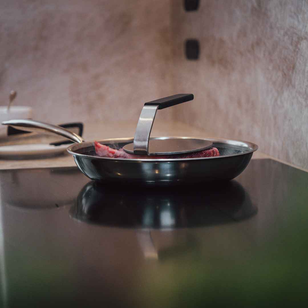 Pihviprässi käytössä
