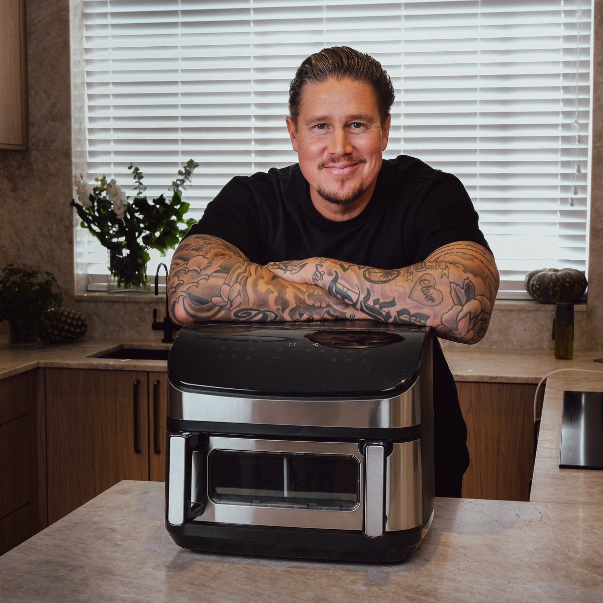 Tomi Björck käyttää airfryeria